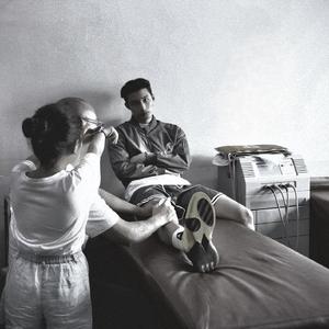 保守妻子被调教成荡 妇
