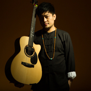 保守妻子被调教成荡 妇
