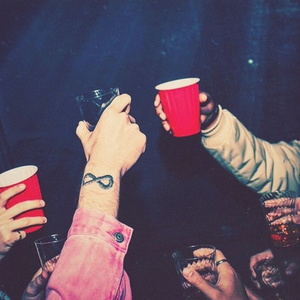 保守妻子被调教成荡 妇
