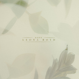 保守妻子被调教成荡 妇
