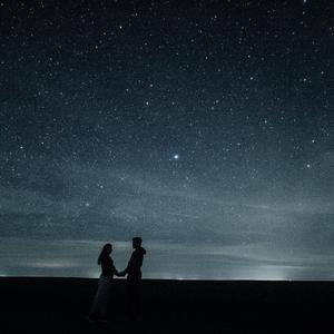 保守妻子被调教成荡 妇
