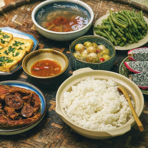 保守妻子被调教成荡 妇
